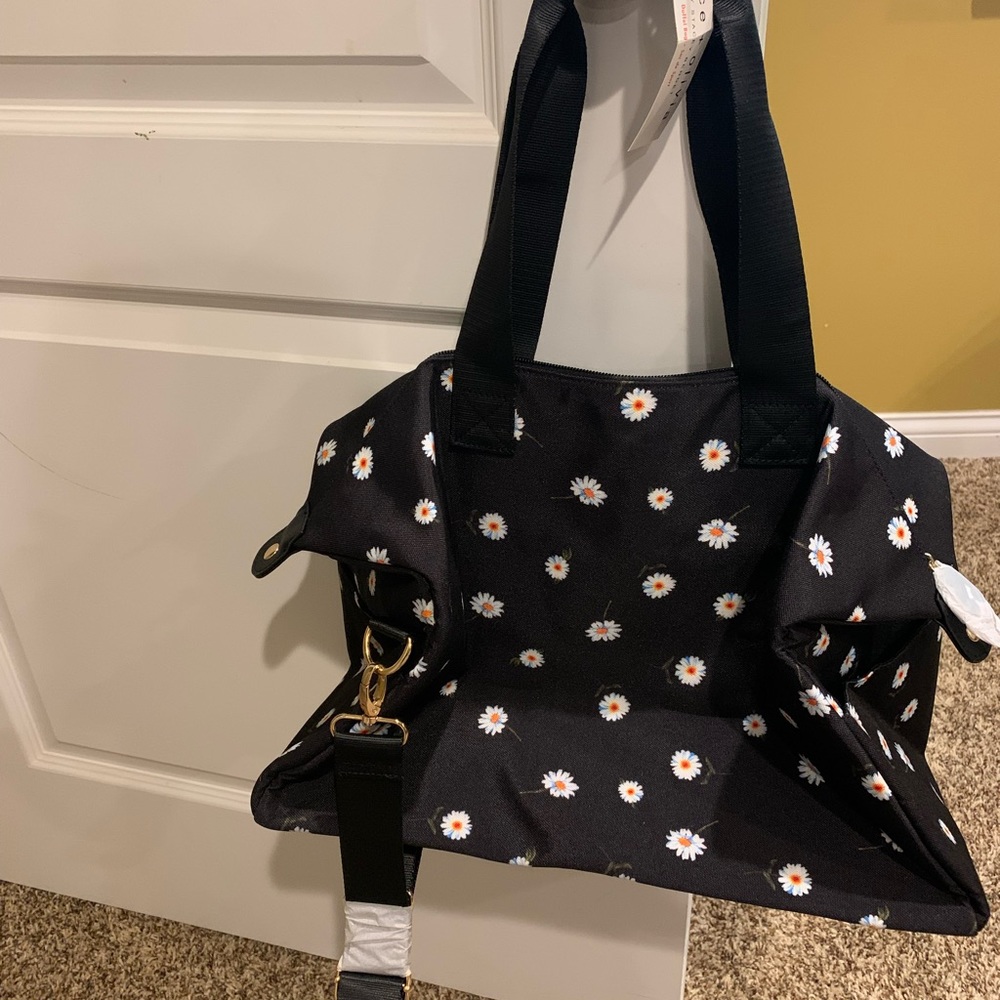 Alice + Olivia 🌻 duffel bag & reversible bucket hat set OS